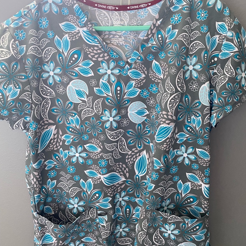 Women’s divine stretch scrub top